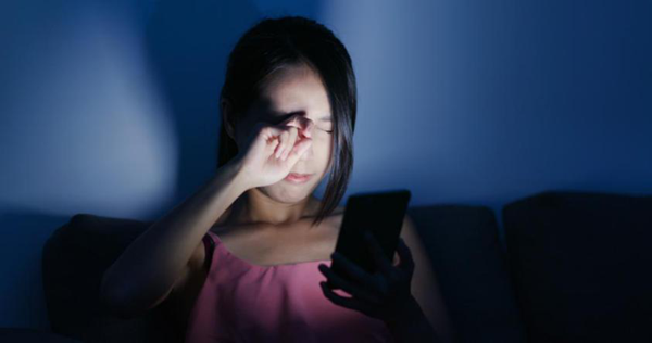 青光眼,玩手机如何诱发青光眼