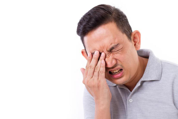 青光眼,玩手机如何诱发青光眼